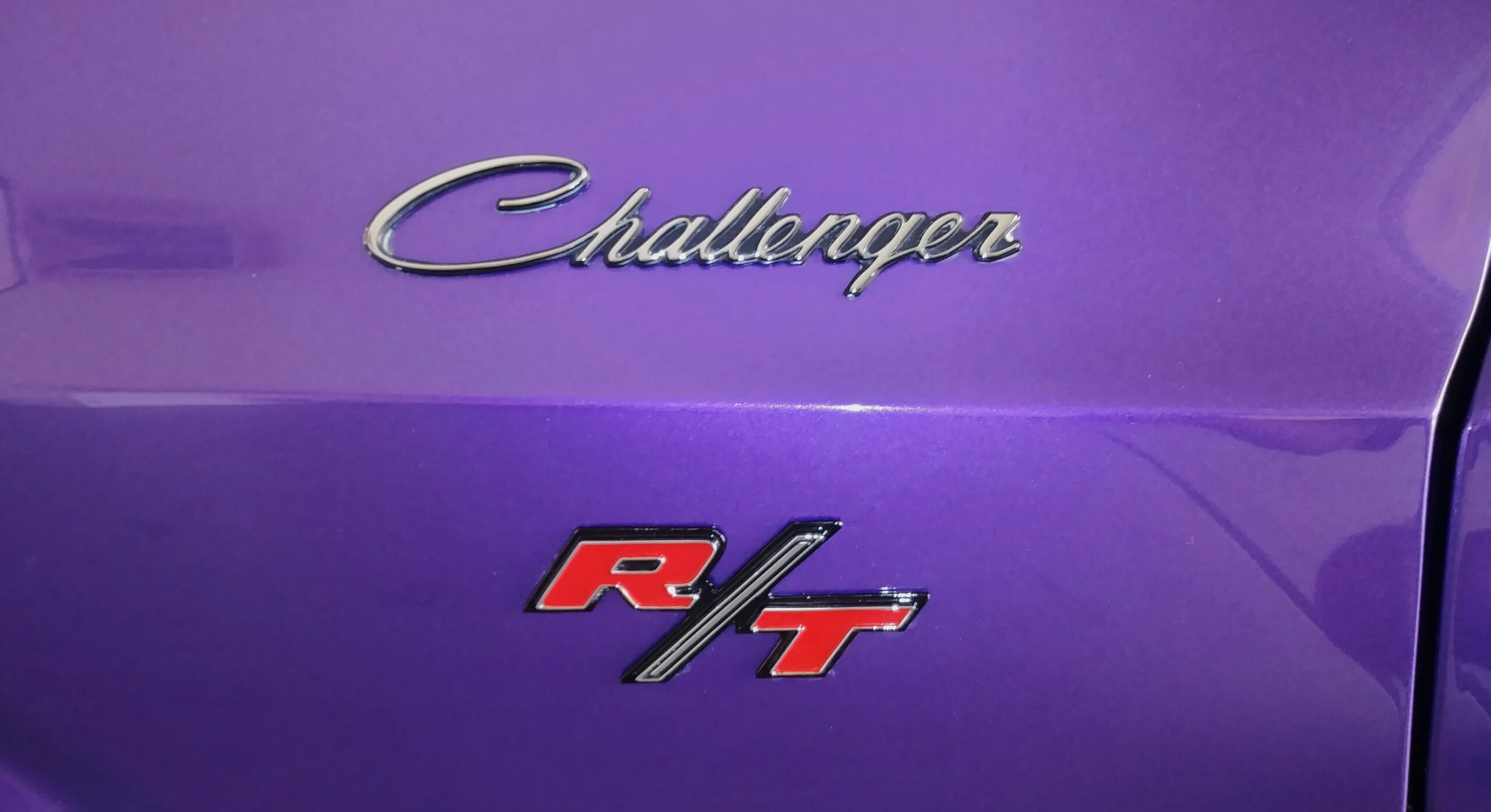Dodge-Challenger-rt-1970-Purple-Black-38