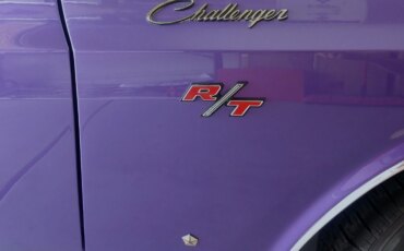 Dodge-Challenger-rt-1970-Purple-Black-39