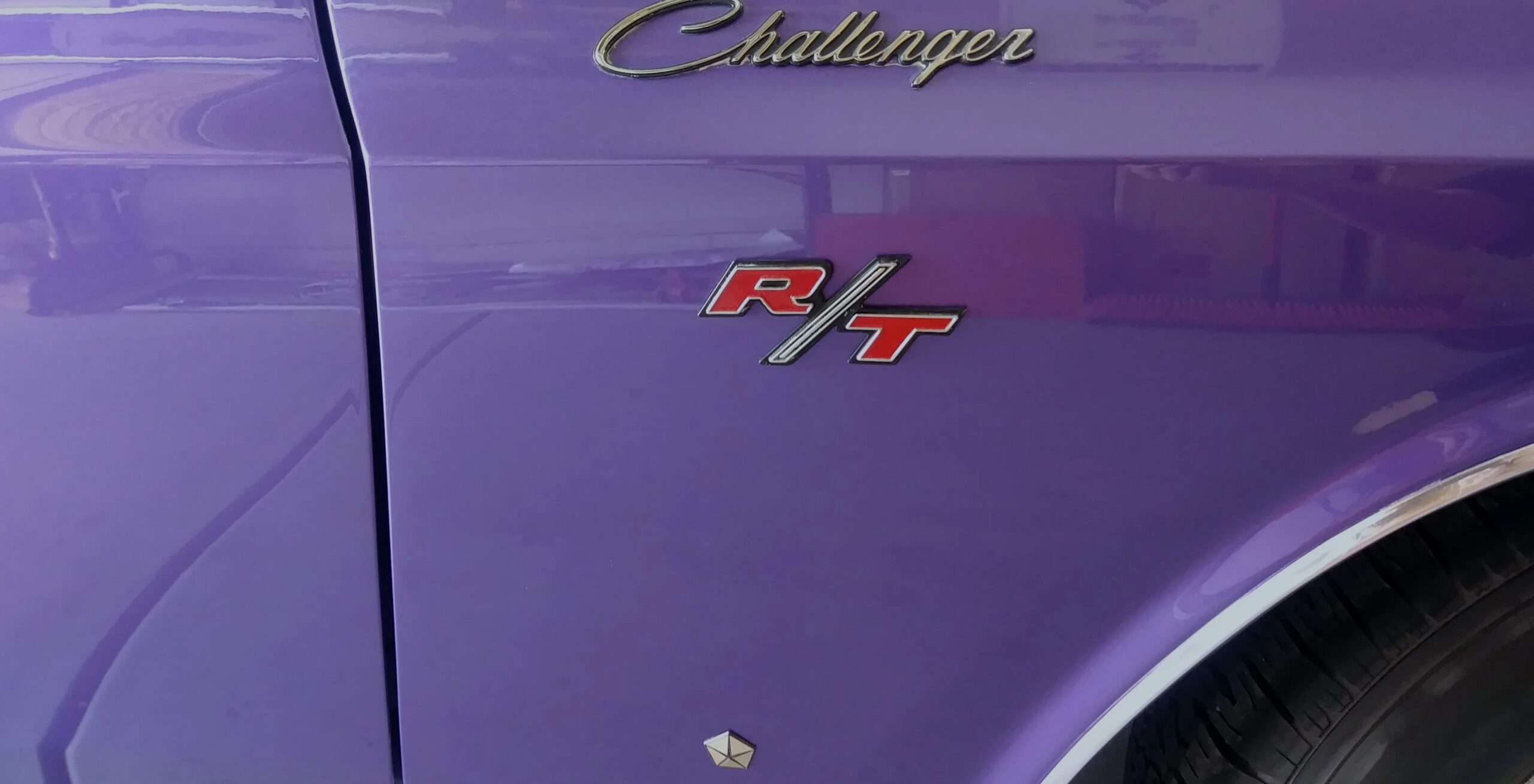 Dodge-Challenger-rt-1970-Purple-Black-39