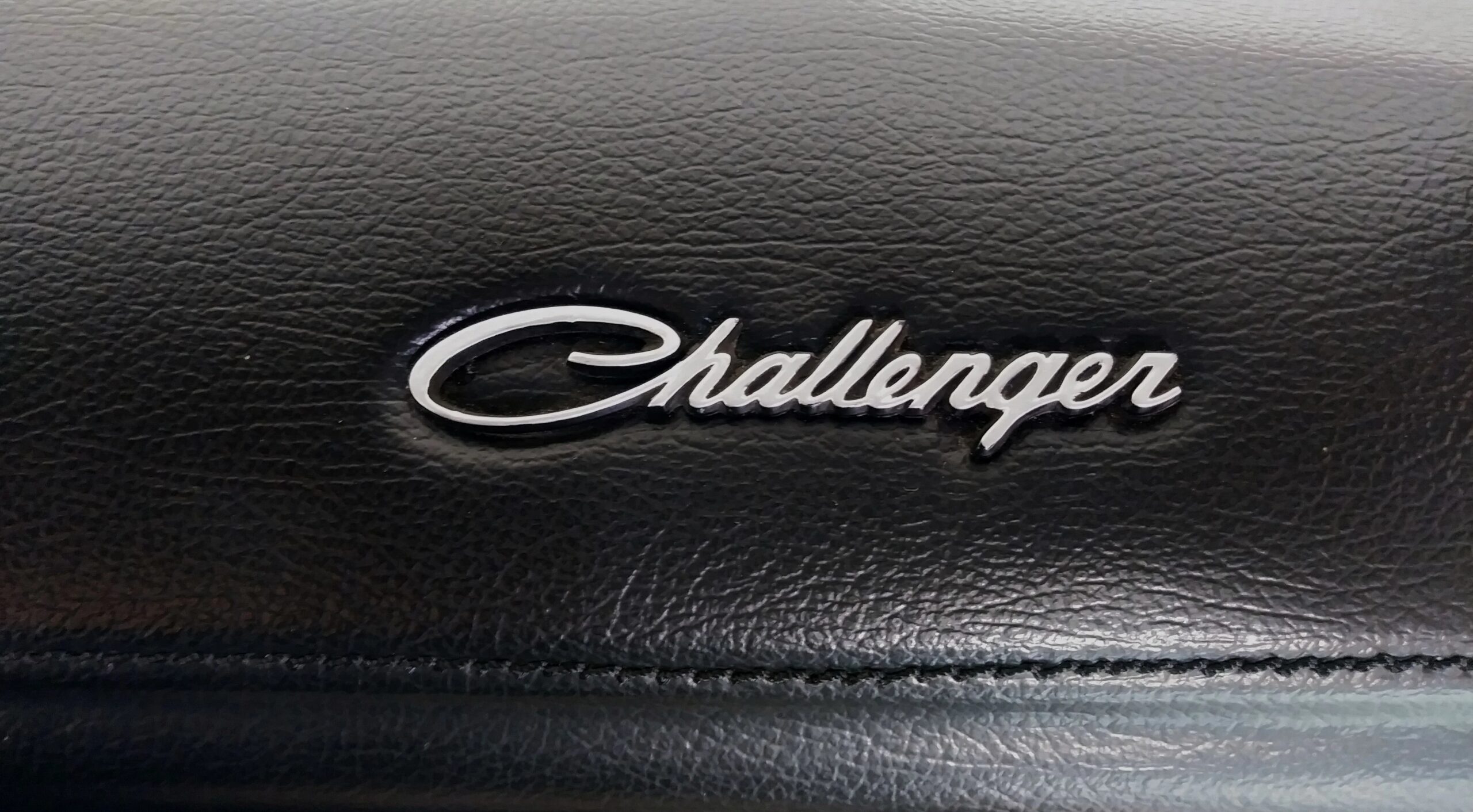 Dodge-Challenger-rt-1970-Purple-Black-6