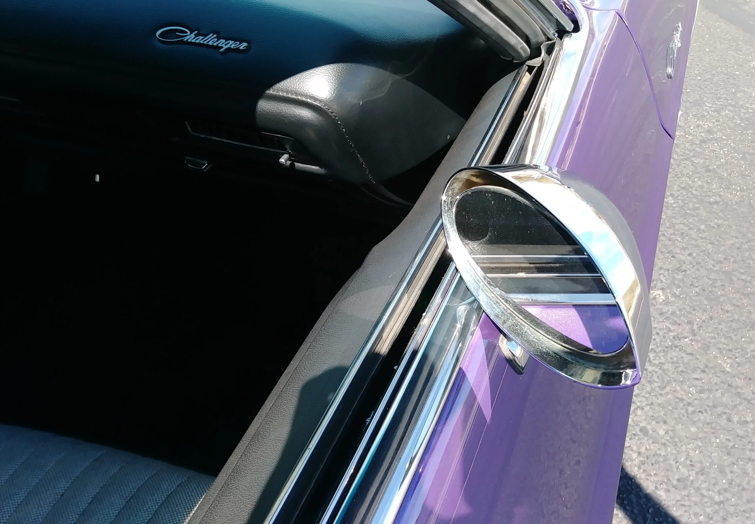 Dodge-Challenger-rt-1970-Purple-Black-7