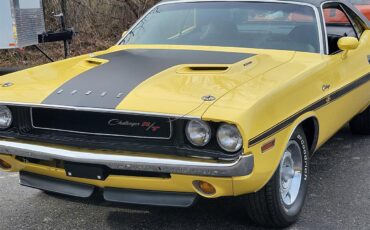Dodge-Challenger-rt-1970-top-banana-yellow-black-1