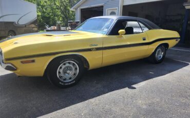 Dodge-Challenger-rt-1970-top-banana-yellow-black-2