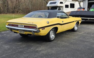Dodge-Challenger-rt-1970-top-banana-yellow-black-4