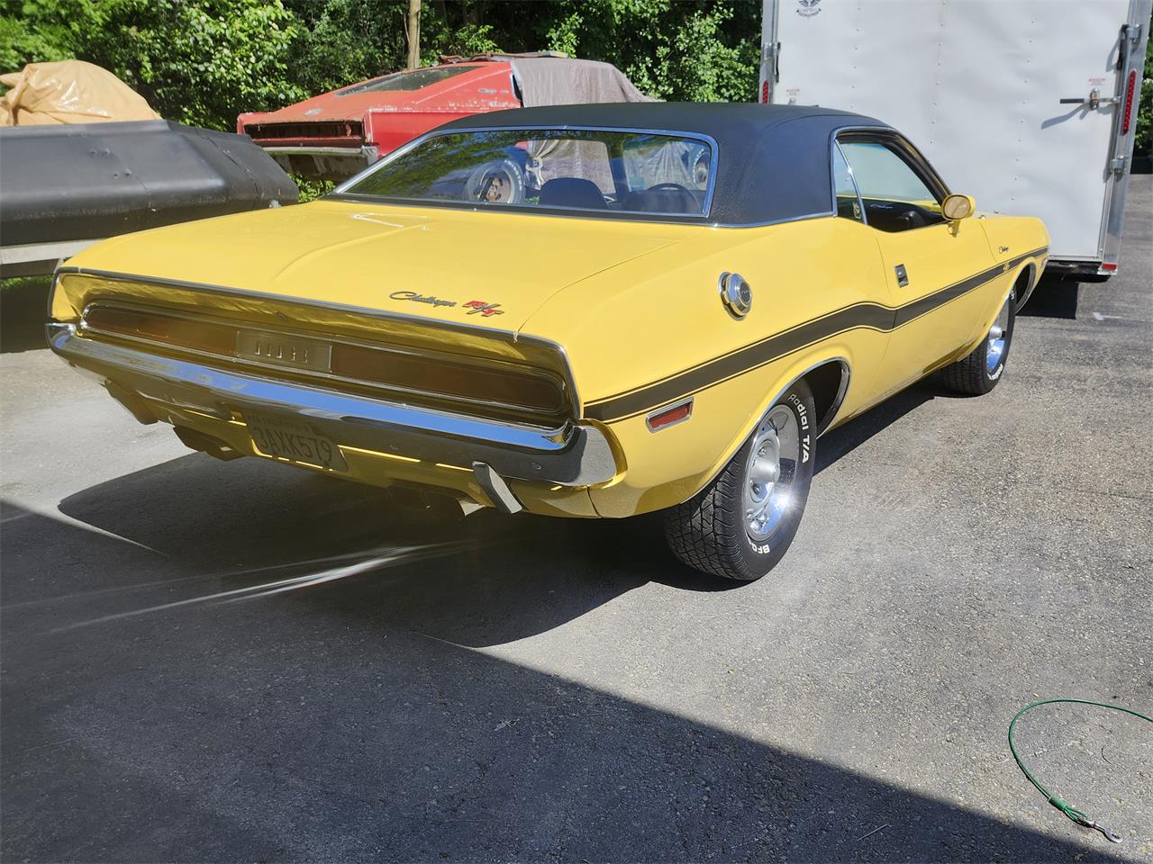 Dodge-Challenger-rt-1970-top-banana-yellow-black-5