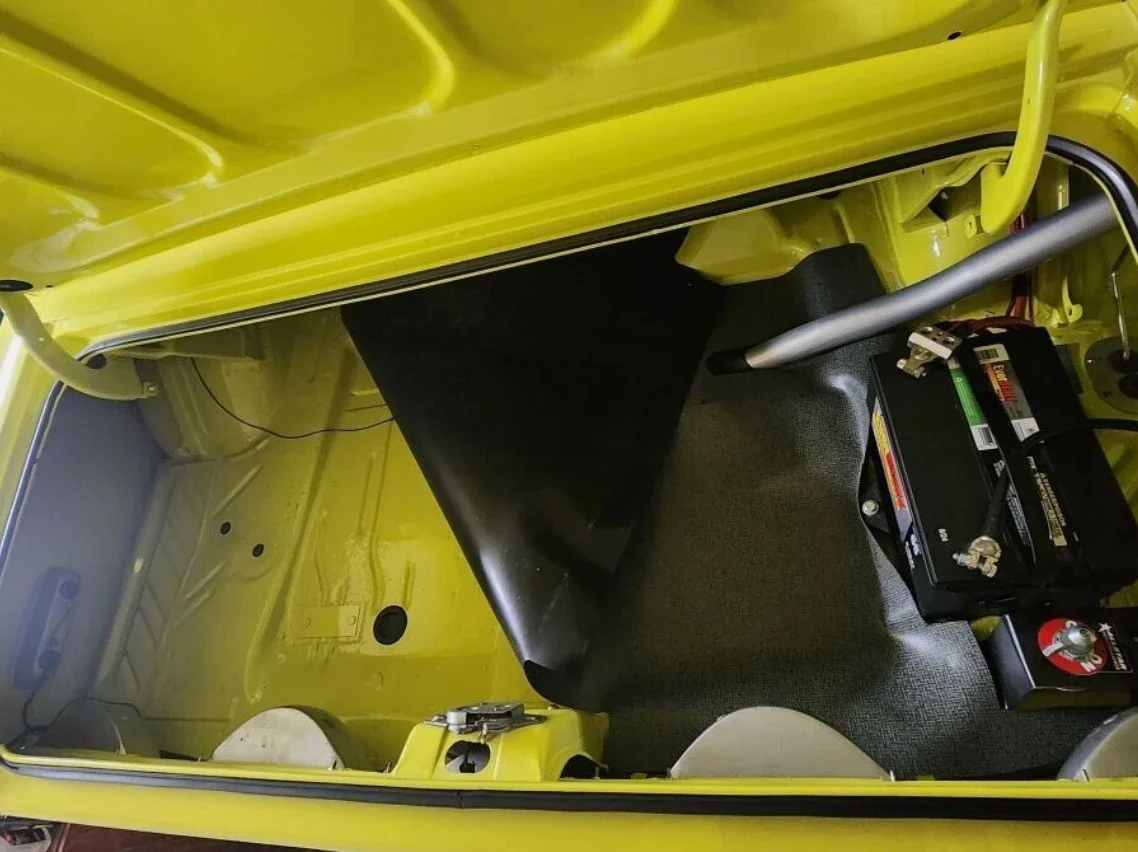 Dodge-Challenger-ta-1970-Yellow-Black-1
