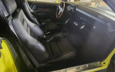 Dodge-Challenger-ta-1970-Yellow-Black