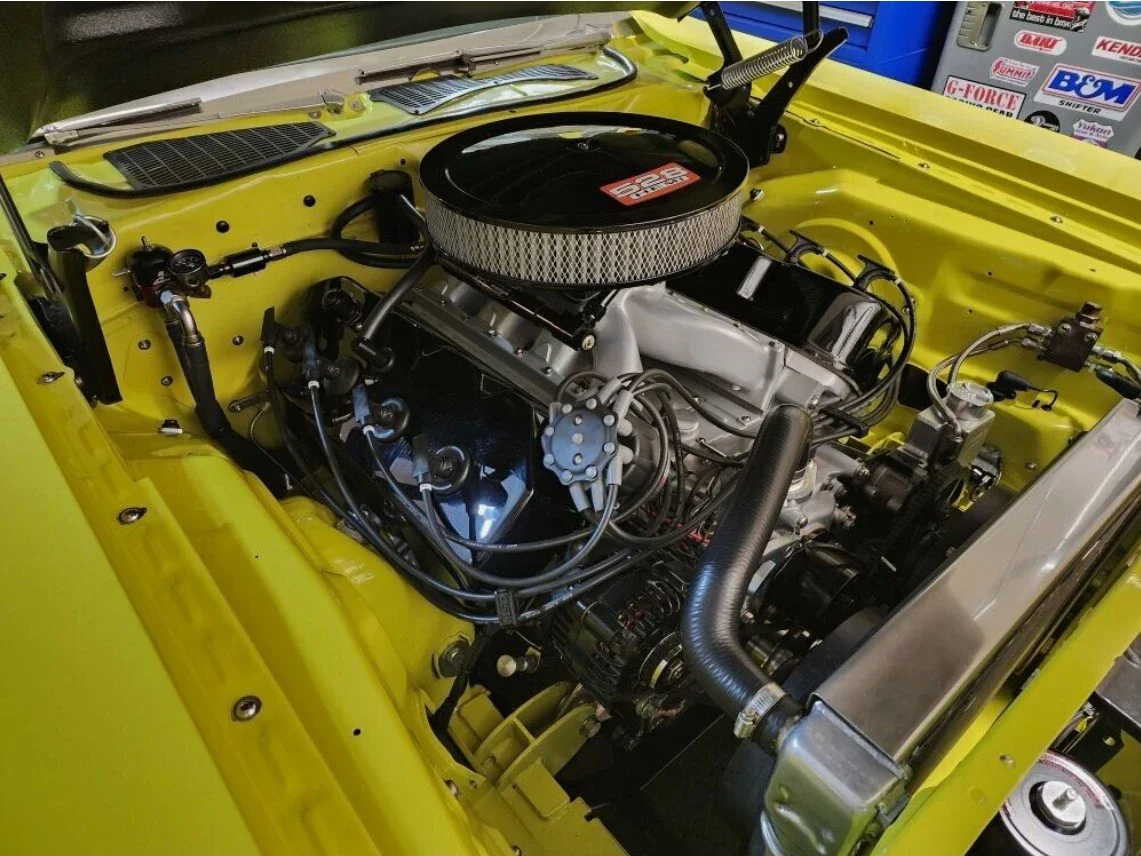 Dodge-Challenger-ta-1970-Yellow-Black-4