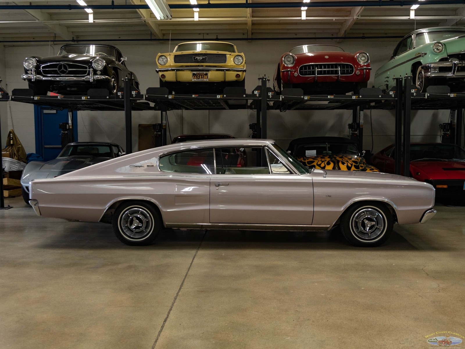 Dodge-Charger-1966-2-Door-Fastback-Hardtop-2