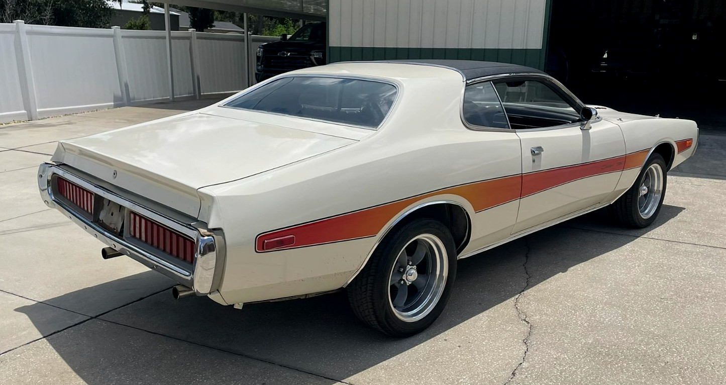 Dodge-Charger-1973-Coupe-2