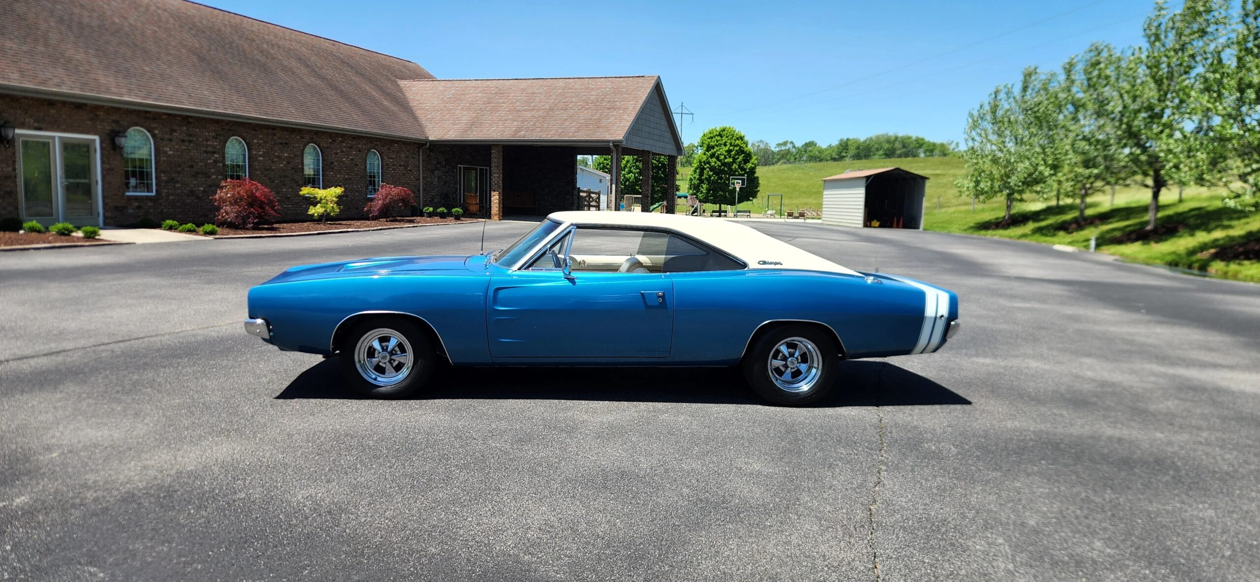 Dodge-Charger-rt-1968-Blue-White-11