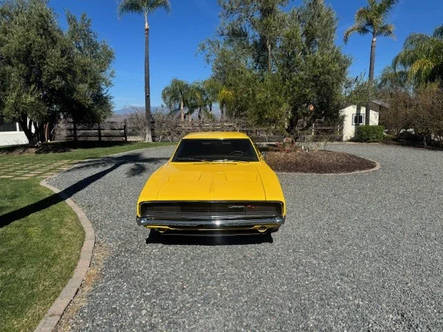 Dodge-Charger-rt-1968-Yellow-Black-3