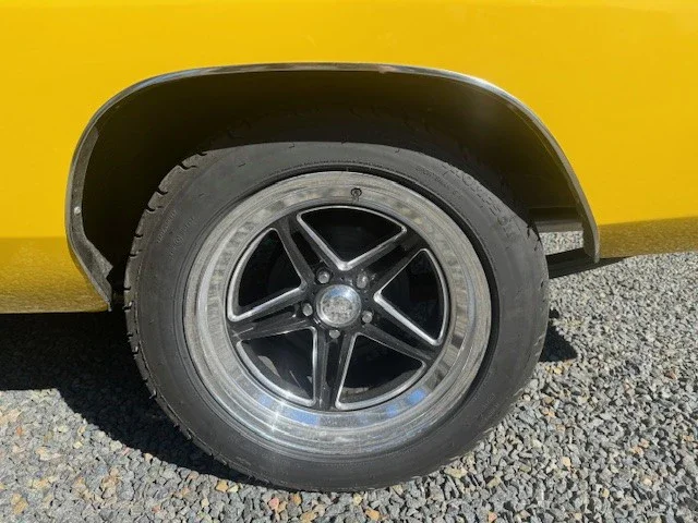 Dodge-Charger-rt-1968-Yellow-Black-7