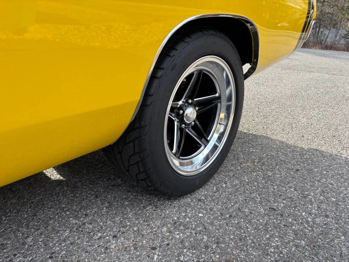 Dodge-Charger-rt-1968-Yellow-Black-8