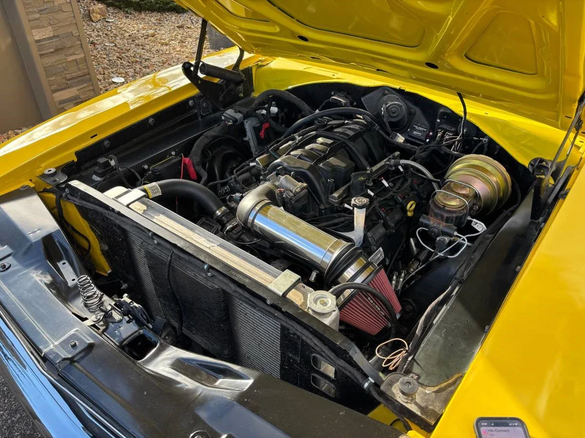 Dodge-Charger-rt-1968-Yellow-Black-9