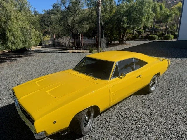 Dodge-Charger-rt-1968-Yellow-Black