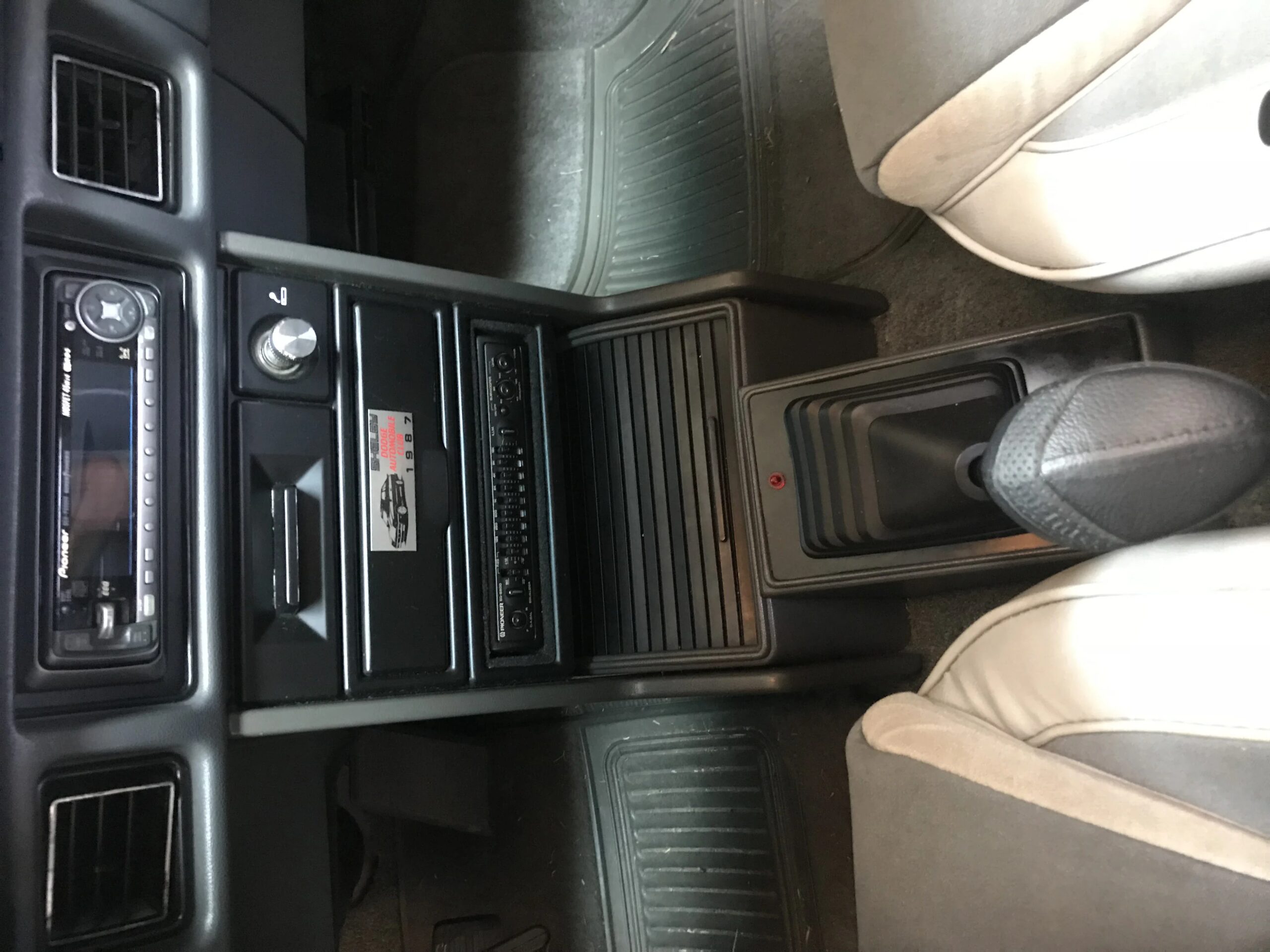 Dodge-Charger-shelby-1987-Black-Gray-20