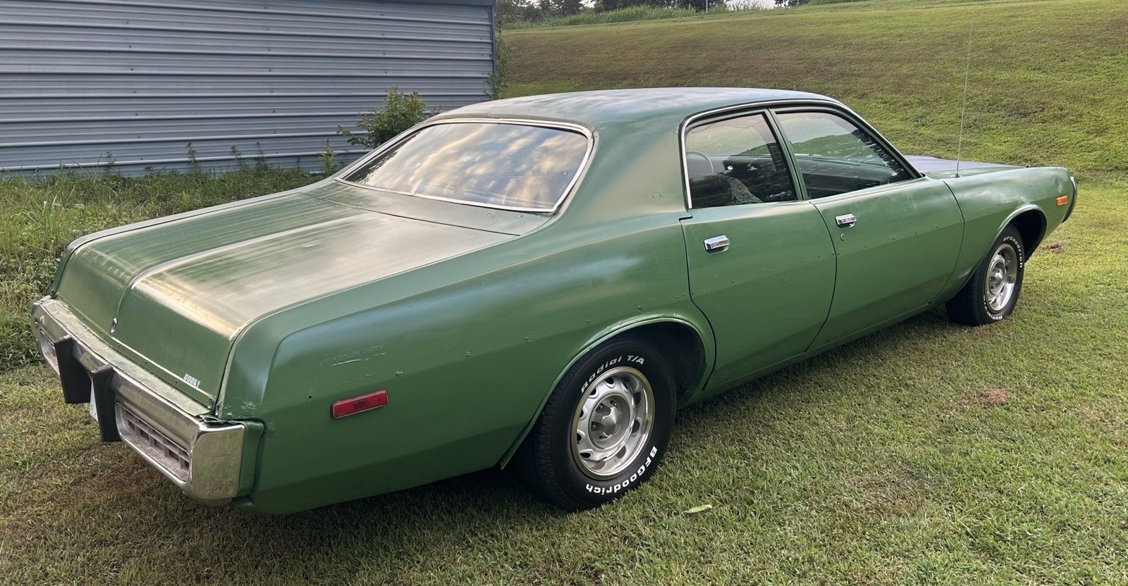 Dodge-Coronet-1973-Sedan-3