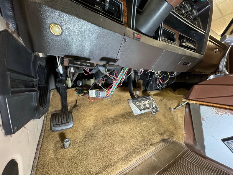 Dodge-D100-1984-Beige-Sand-Brown-23