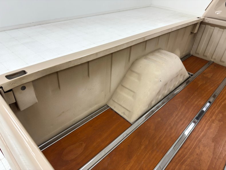 Dodge-D100-1984-Beige-Sand-Brown-38