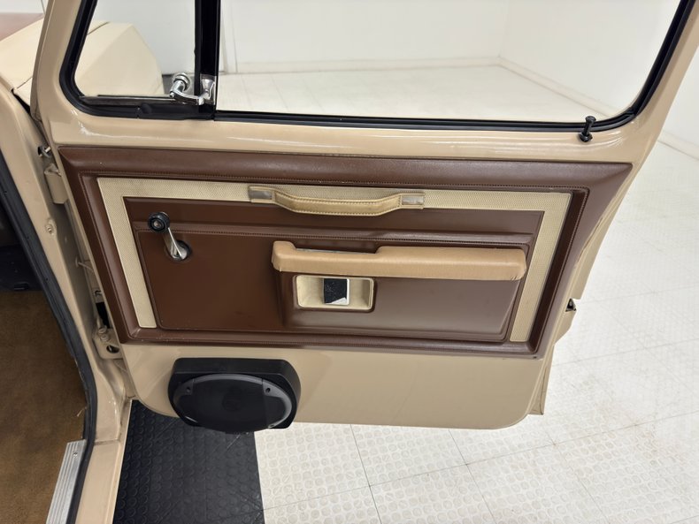Dodge-D100-1984-Beige-Sand-Brown-40