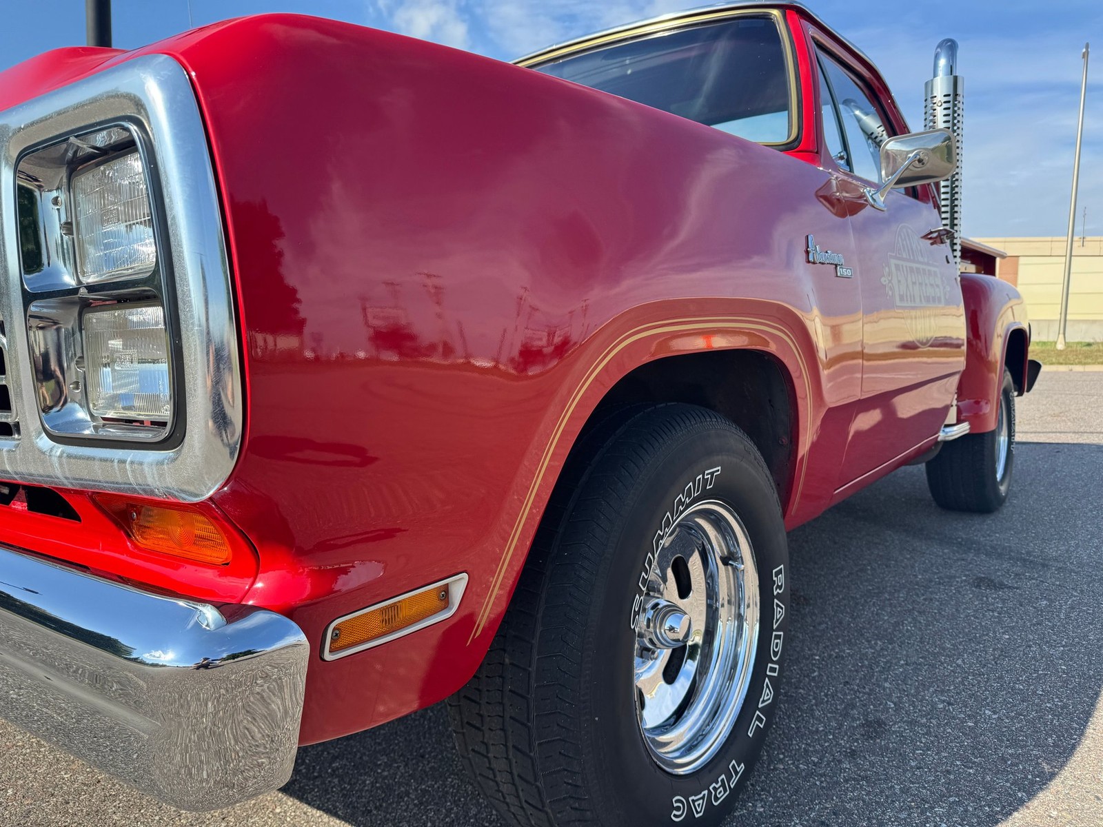 Dodge-D150-Lil-Red-Express-1979-Pickup-Truck-16