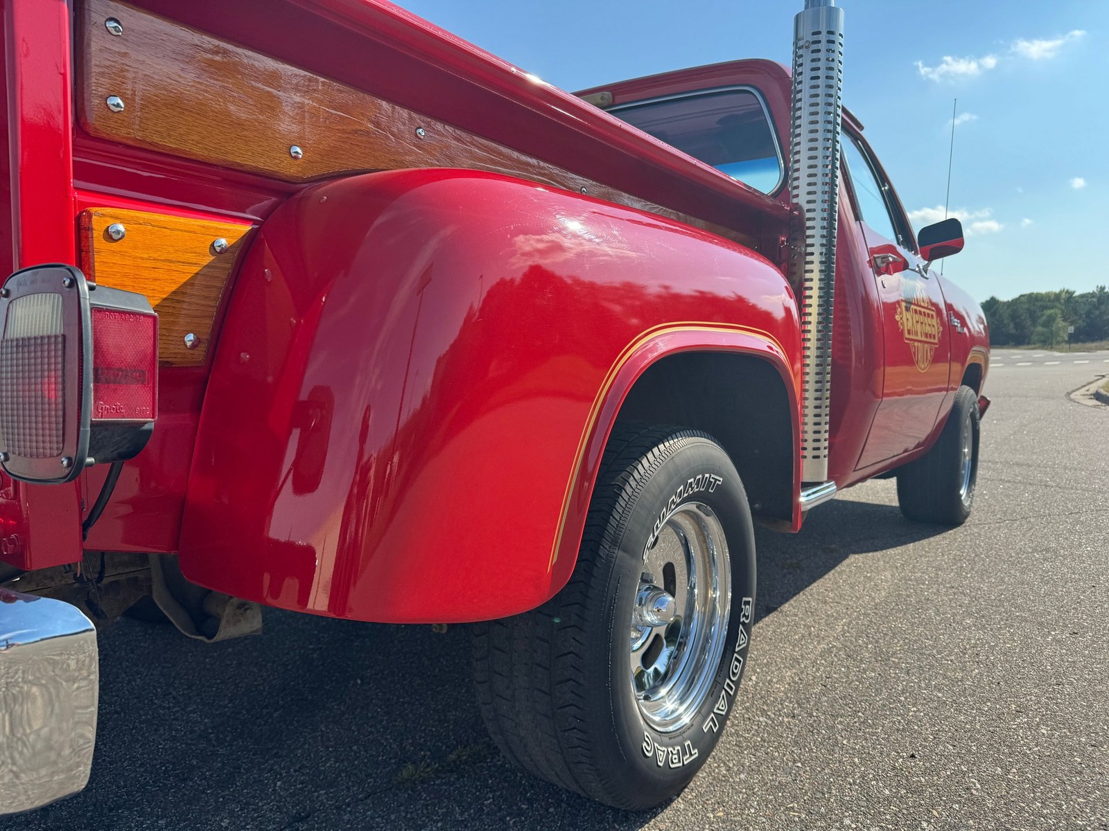 Dodge-D150-Lil-Red-Express-1979-Pickup-Truck-23