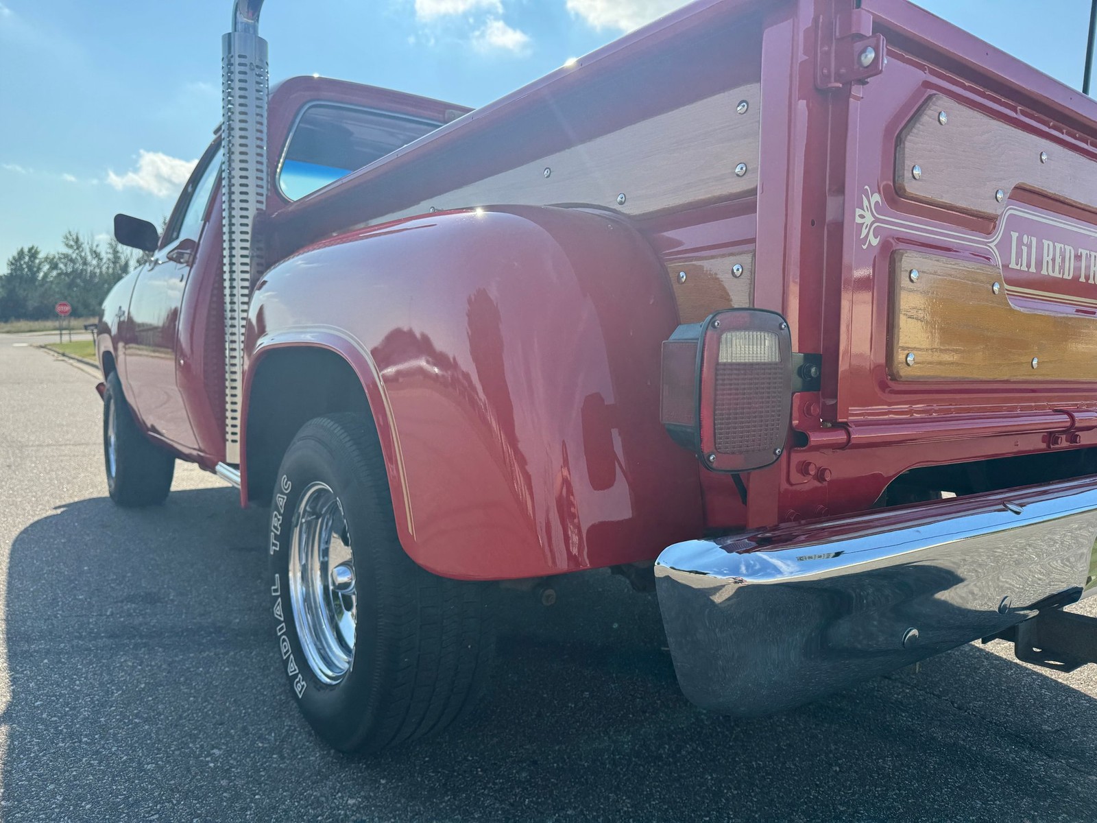 Dodge-D150-Lil-Red-Express-1979-Pickup-Truck-27