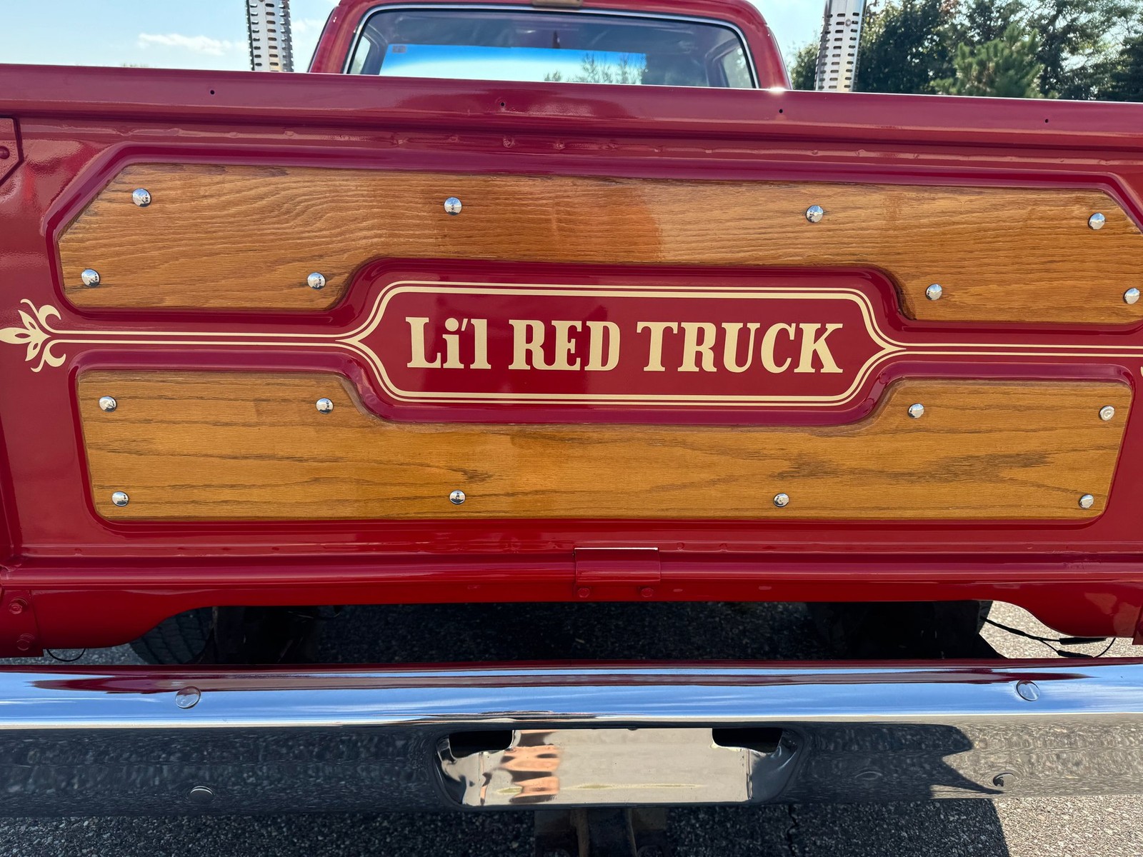 Dodge-D150-Lil-Red-Express-1979-Pickup-Truck-31