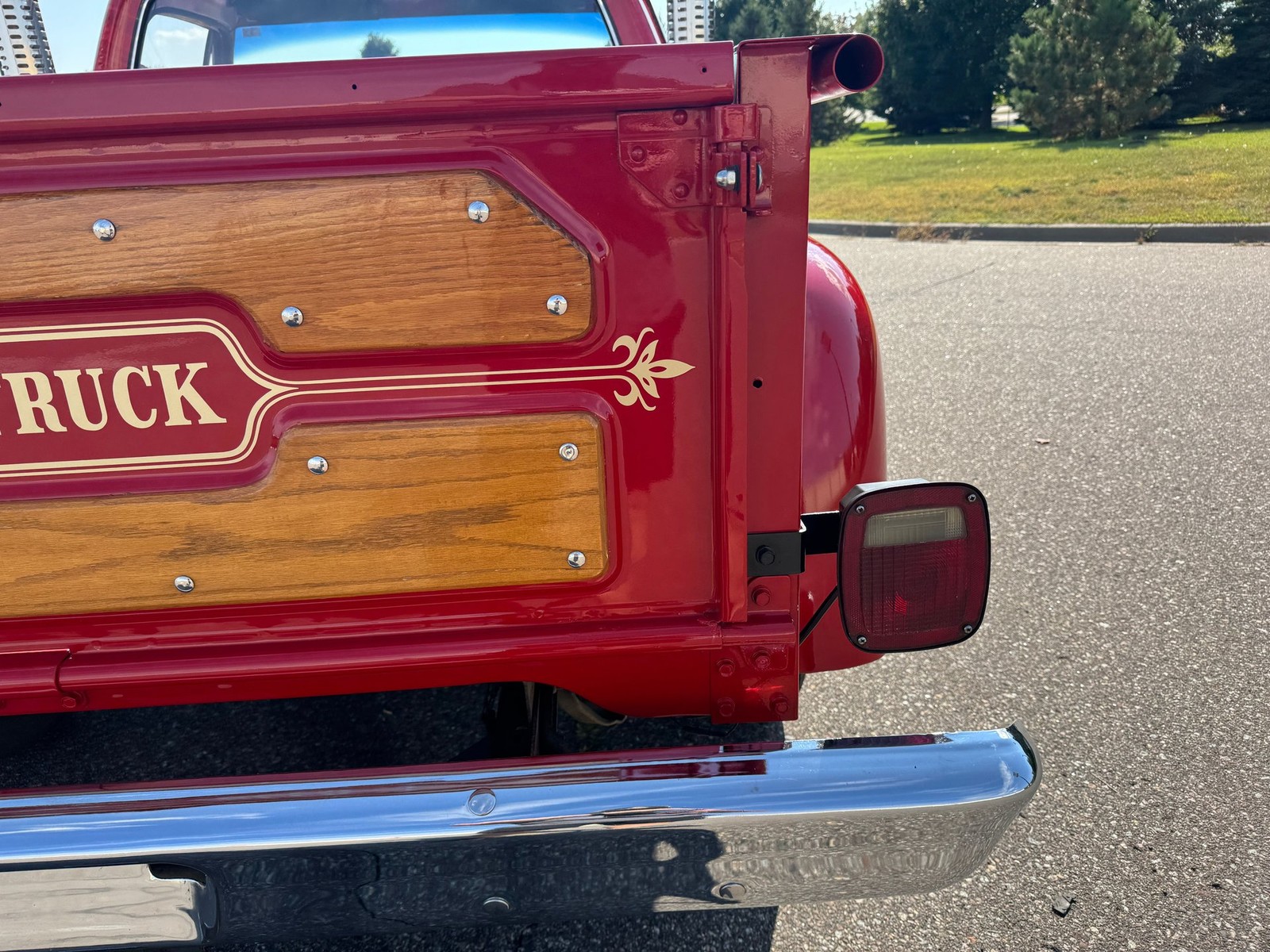 Dodge-D150-Lil-Red-Express-1979-Pickup-Truck-32