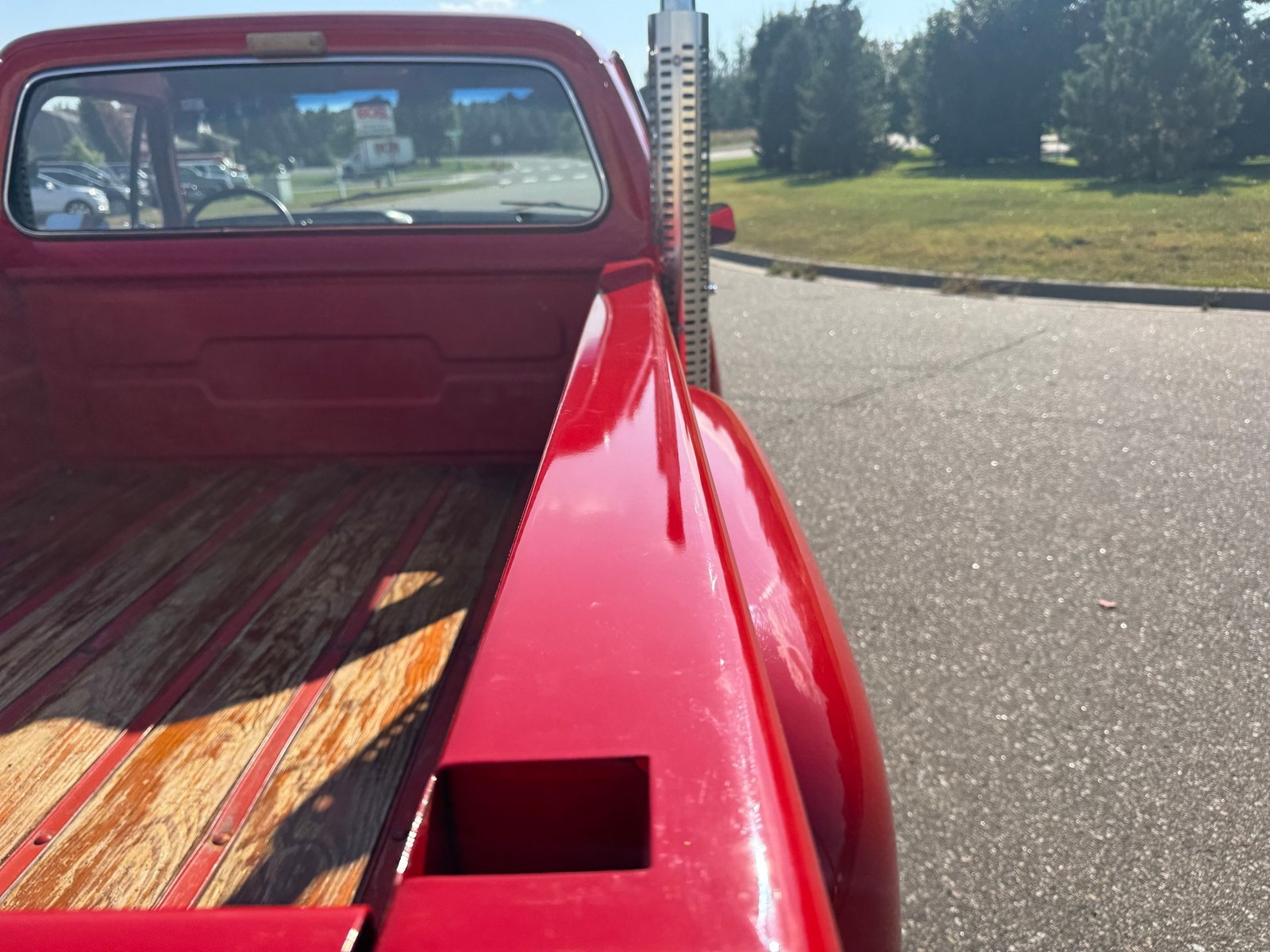 Dodge-D150-Lil-Red-Express-1979-Pickup-Truck-33