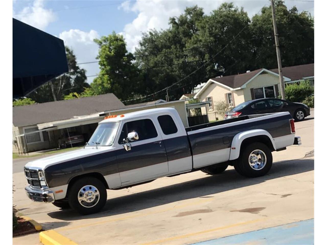 Dodge-D350-1993-WhiteGray-Gray-1