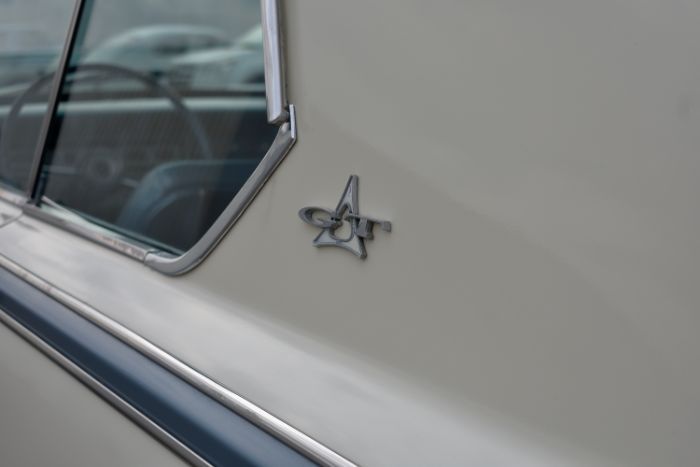 Dodge-Dart-1964-White-Blue-35