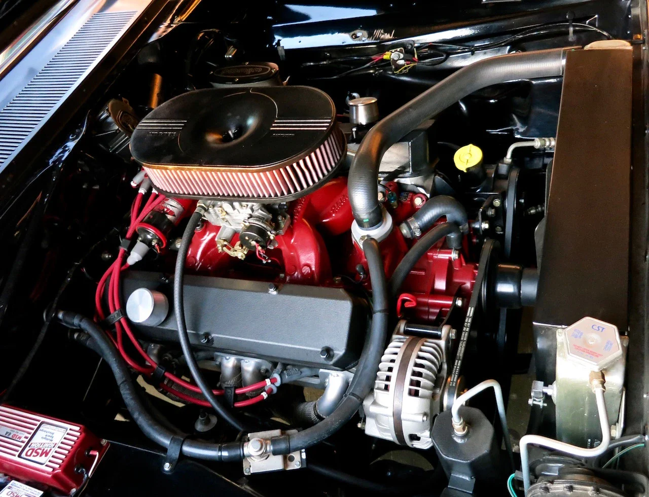 Dodge-Dart-gts-1968-Black-Red-3