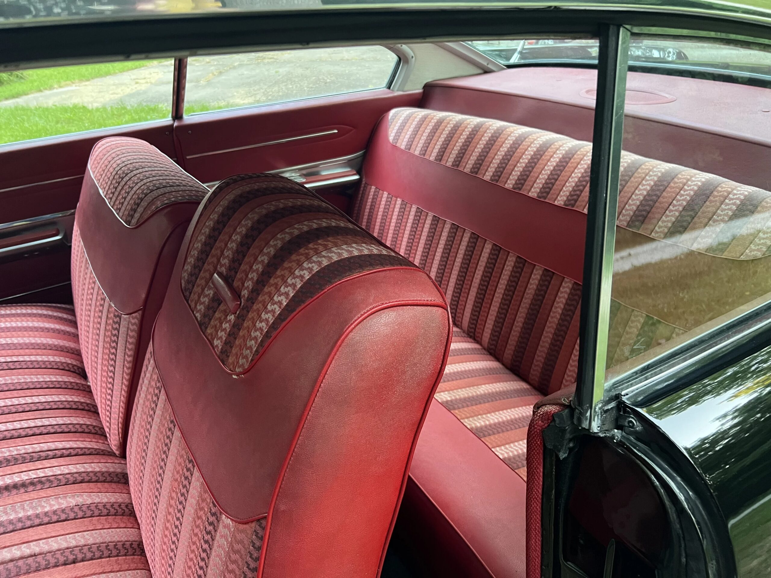Dodge-Dart-phoenix-1961-Black-Red-18
