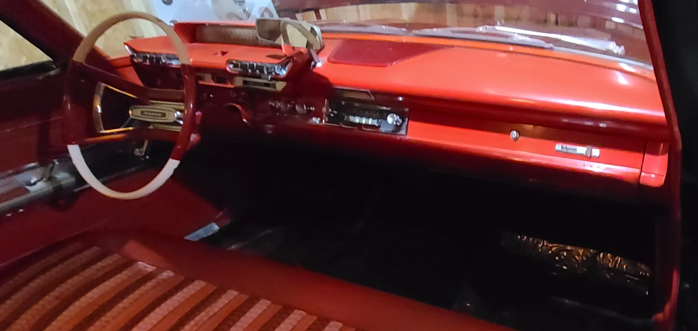 Dodge-Dart-phoenix-1961-Black-Red-21