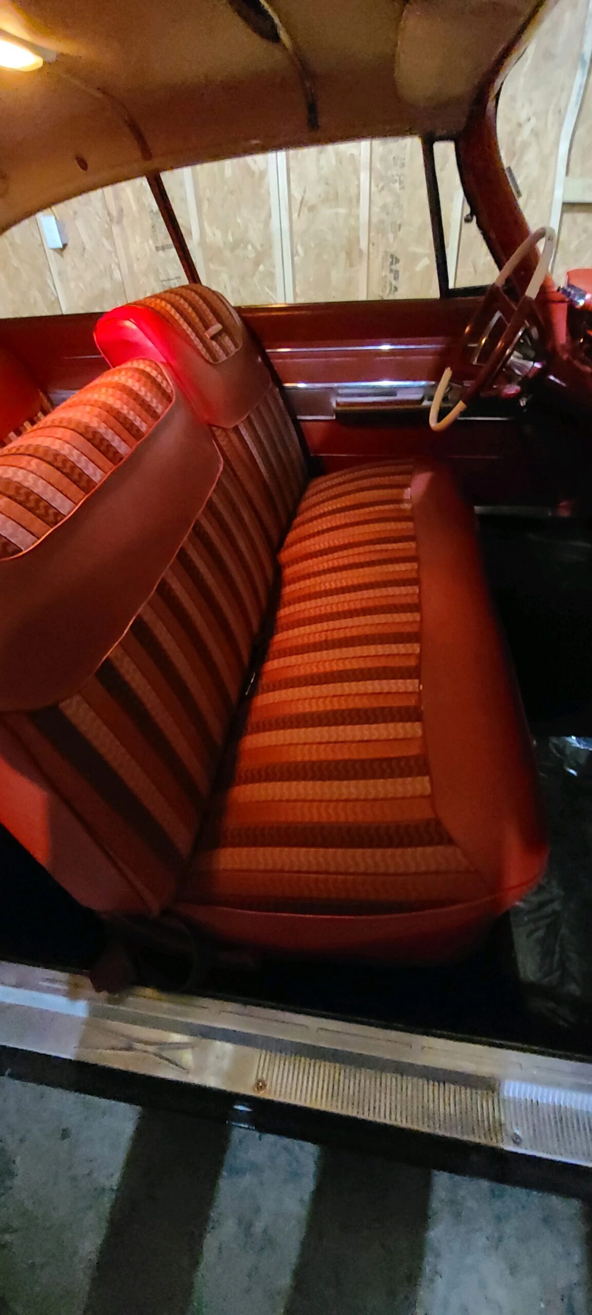 Dodge-Dart-phoenix-1961-Black-Red-22