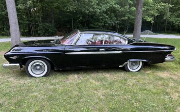 Dodge-Dart-phoenix-1961-Black-Red