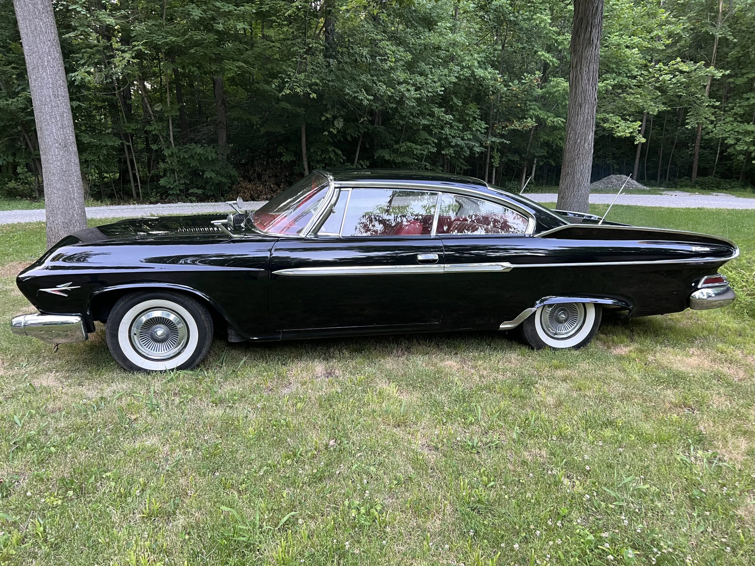 Dodge-Dart-phoenix-1961-Black-Red