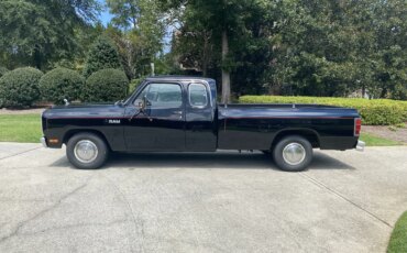 Dodge-Dw-truck-2wd-club-cab-d-150-1982-Black-Burgundy-11