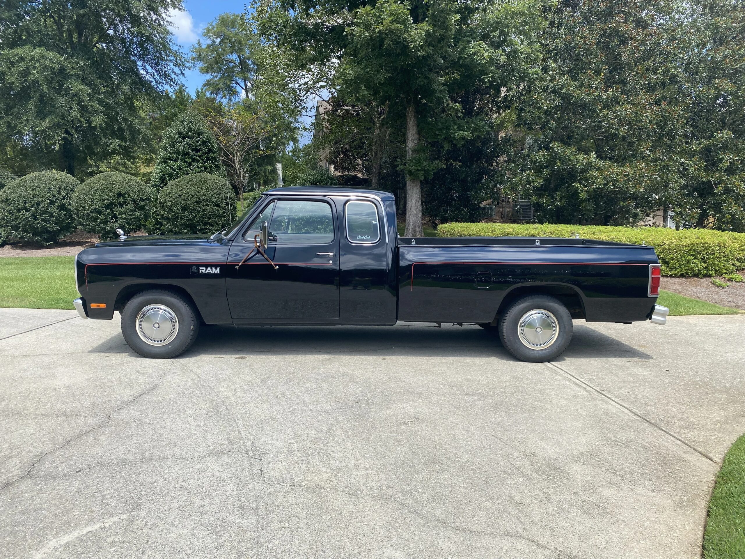 Dodge-Dw-truck-2wd-club-cab-d-150-1982-Black-Burgundy-11