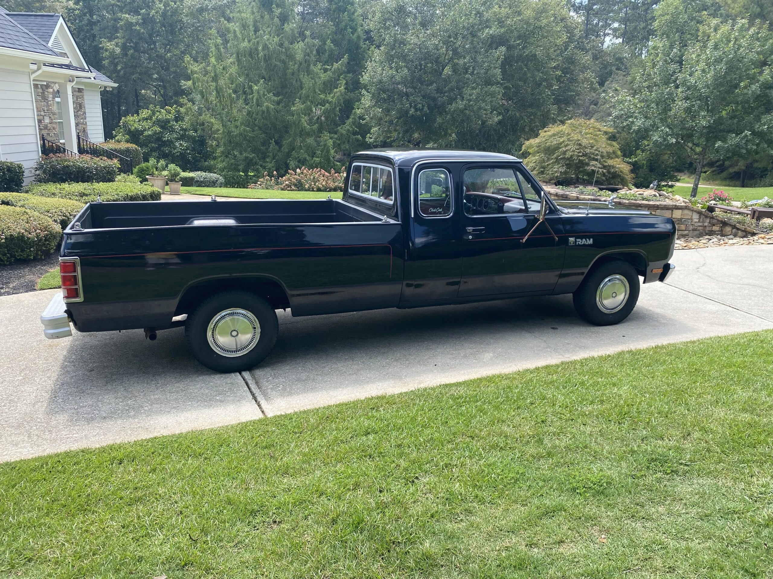 Dodge-Dw-truck-2wd-club-cab-d-150-1982-Black-Burgundy-15