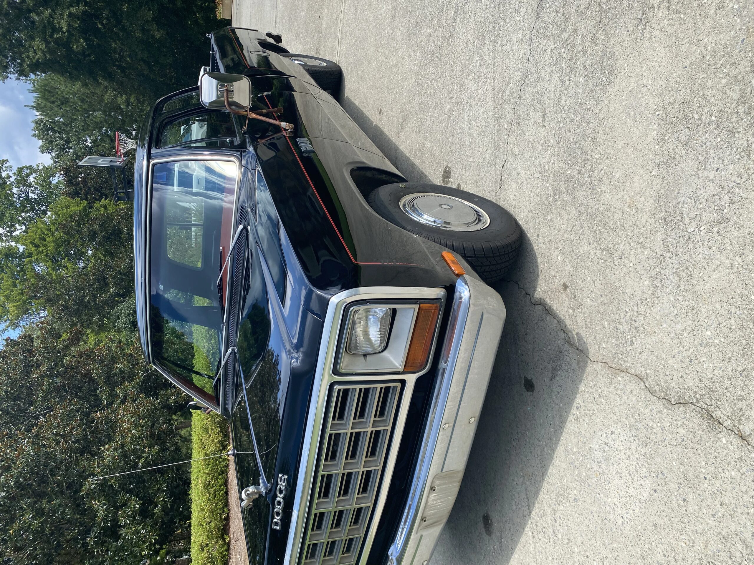 Dodge-Dw-truck-2wd-club-cab-d-150-1982-Black-Burgundy