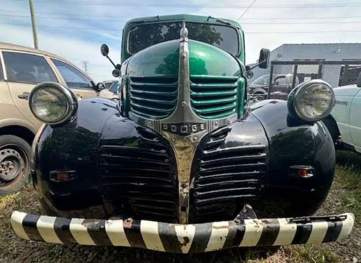 Dodge-Pickup-1946-Black-Green