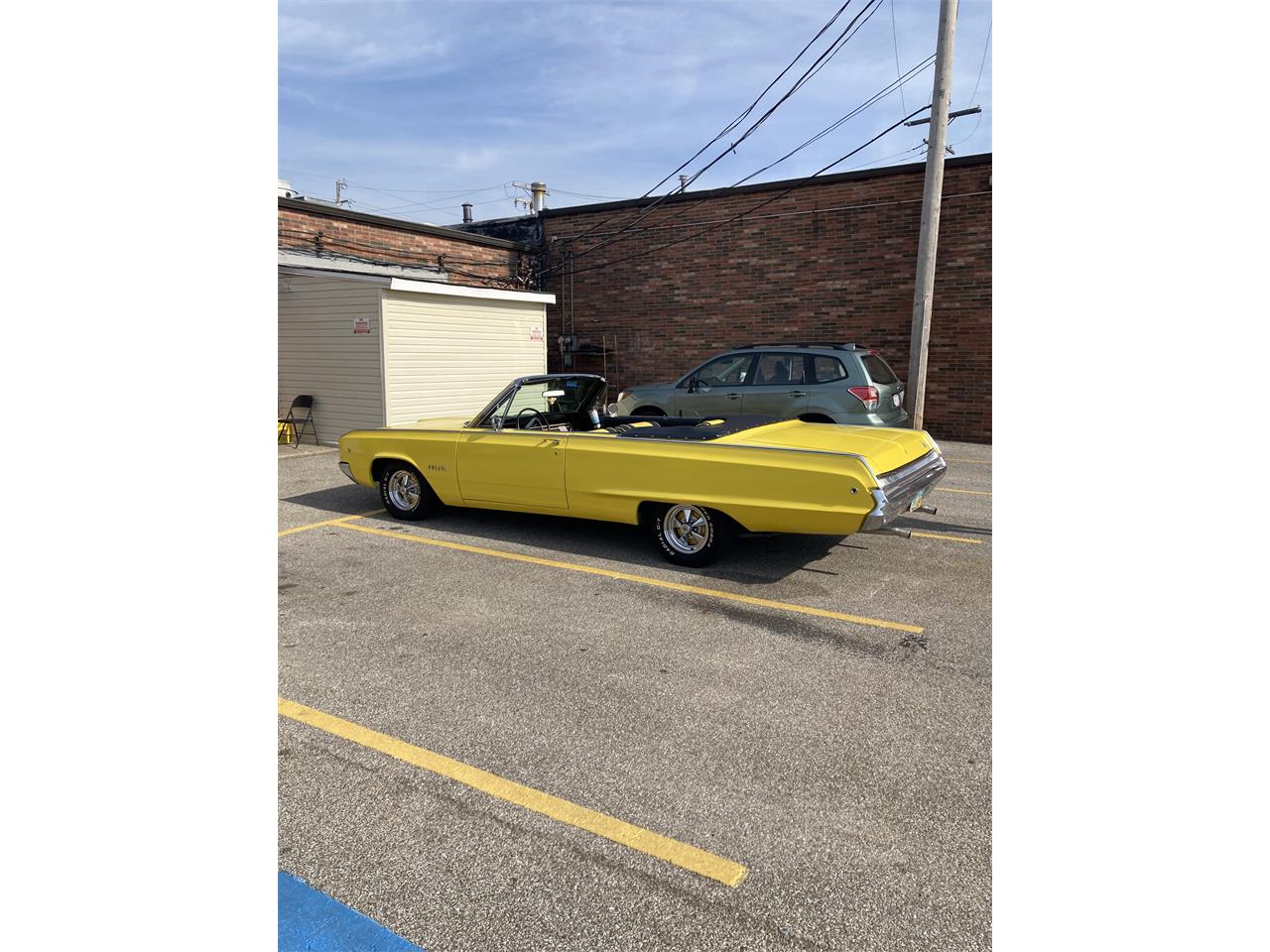 Dodge-Polara-1968-Yellow-Yellow-black-2