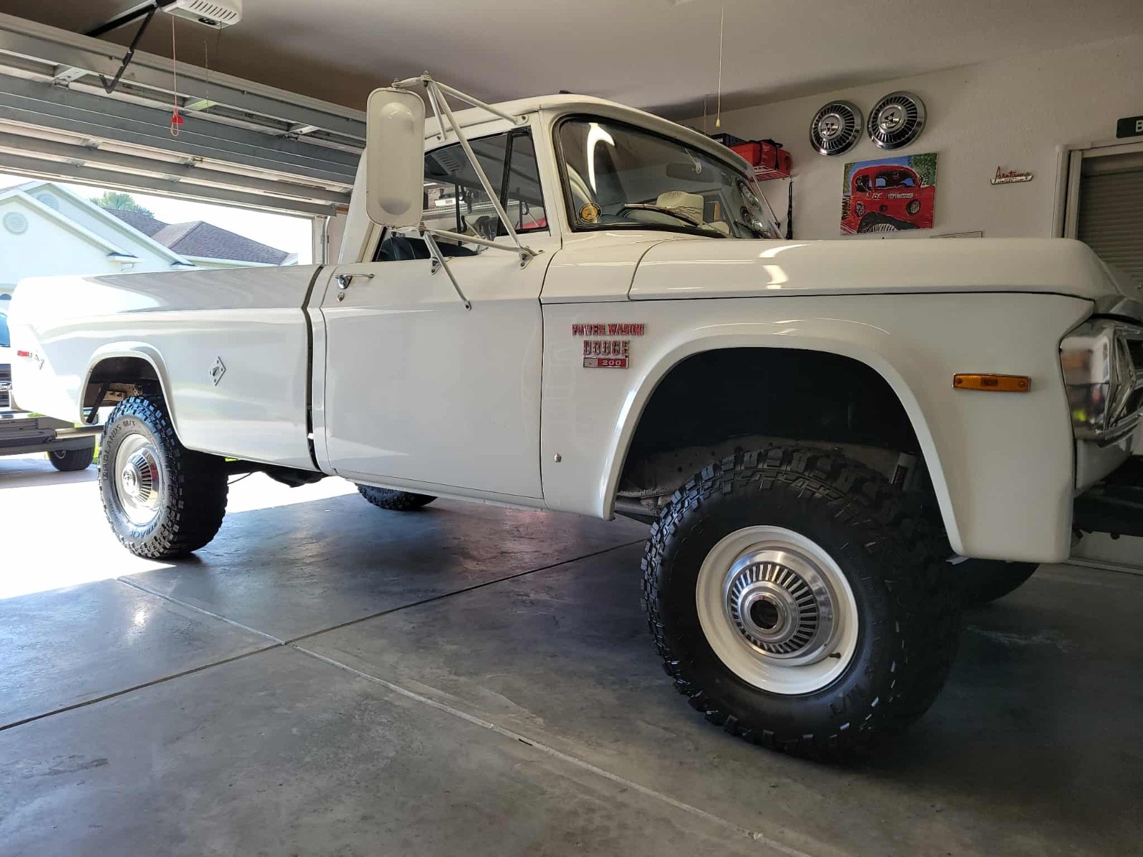 Dodge-Power-Wagon-1970-Standard-Cab-Pickup-1