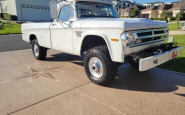 Dodge-Power-Wagon-1970-Standard-Cab-Pickup-2