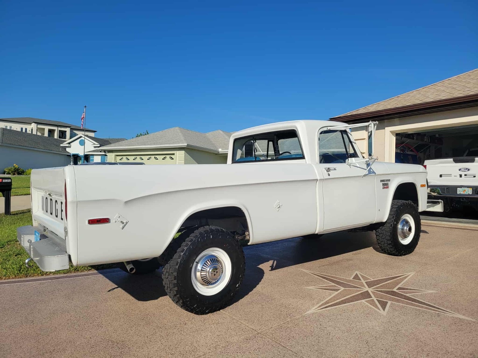 Dodge-Power-Wagon-1970-Standard-Cab-Pickup-3