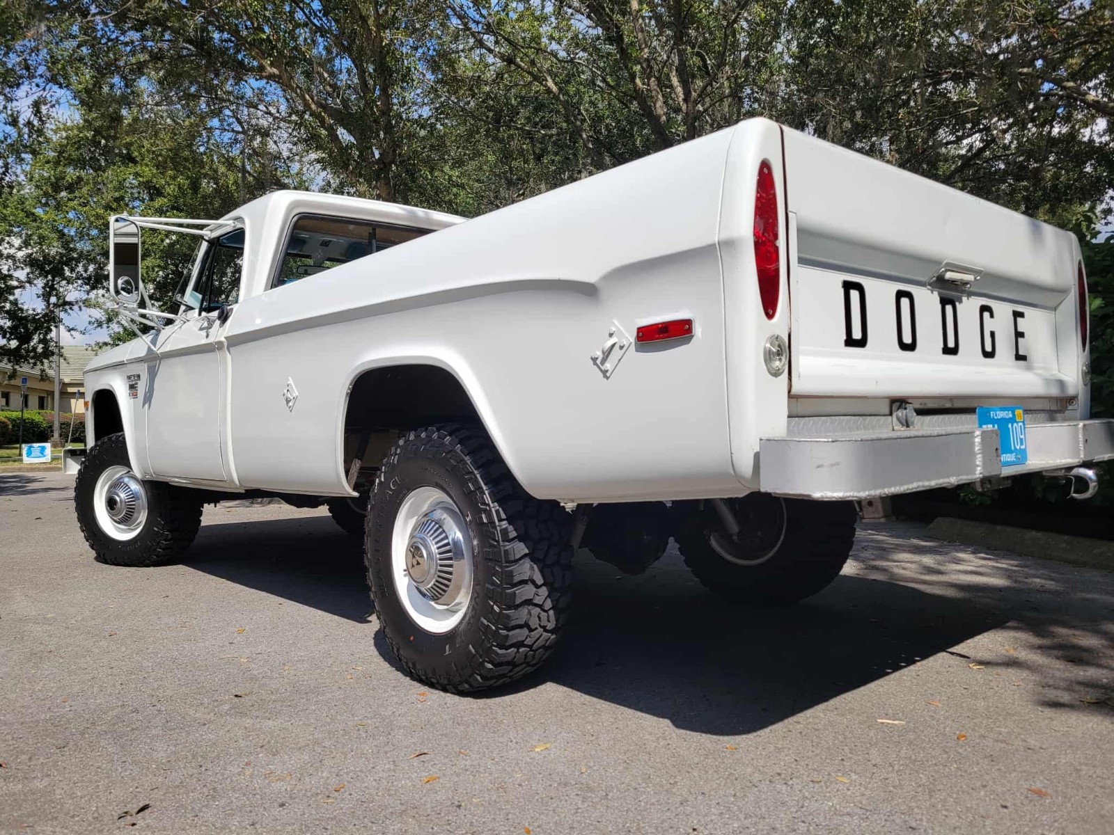 Dodge-Power-Wagon-1970-Standard-Cab-Pickup-7