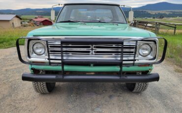 Dodge-Power-Wagon-1972-Standard-Cab-Pickup-2